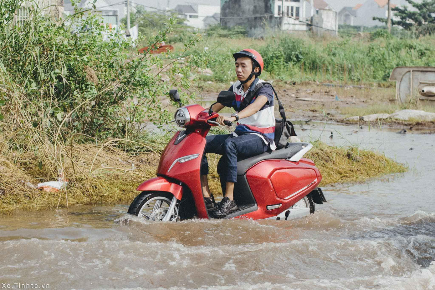Xe máy điện sở hữu công nghệ chống nước IP67 xóa đi nỗi lo mỗi mùa mưa tới (Ảnh tinhte.vn) Xe máy điện sở hữu công nghệ chống nước IP67 xóa đi nỗi lo mỗi mùa mưa tới (Ảnh tinhte.vn)
