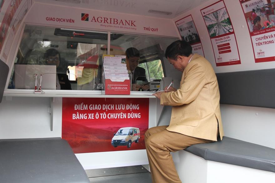 Đưa dịch vụ ngân hàng hiện đại tới địa bàn vùng sâu, vùng xa, Agribank góp phần thúc đầy thanh toán không dùng tiền mặt tại địa bàn nông thôn