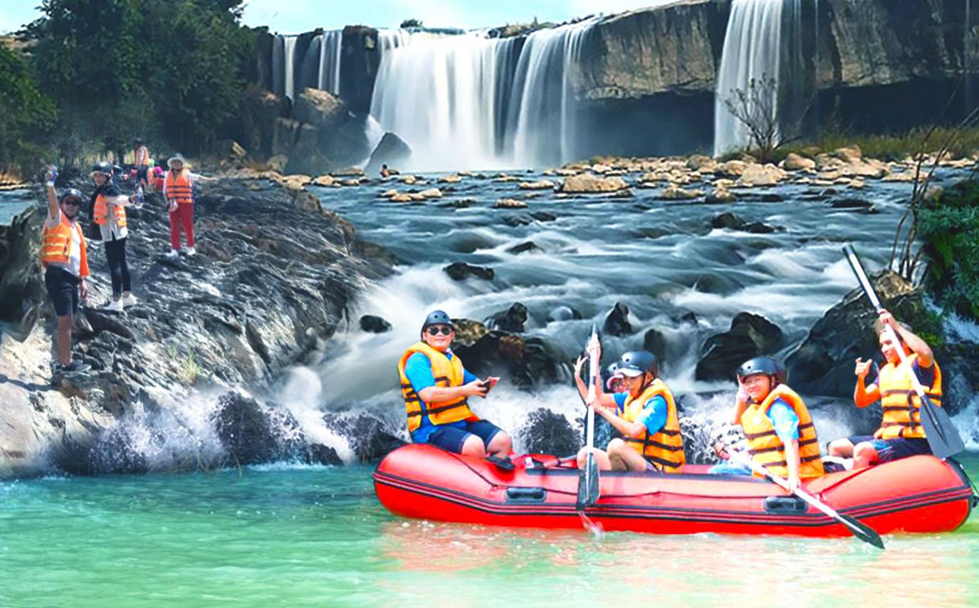 Những hoạt động mạo hiểm đầy năng lượng thu hút du khách trong dịp đầu năm. Những hoạt động mạo hiểm đầy năng lượng thu hút du khách trong dịp đầu năm.