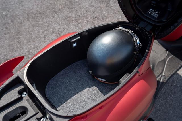 Thể tích cốp 27L và trang bị phanh ABS là 2 điểm cộng lớn của Yamaha Grande so với các dòng xe cùng phân khúc Thể tích cốp 27L và trang bị phanh ABS là 2 điểm cộng lớn của Yamaha Grande so với các dòng xe cùng phân khúc