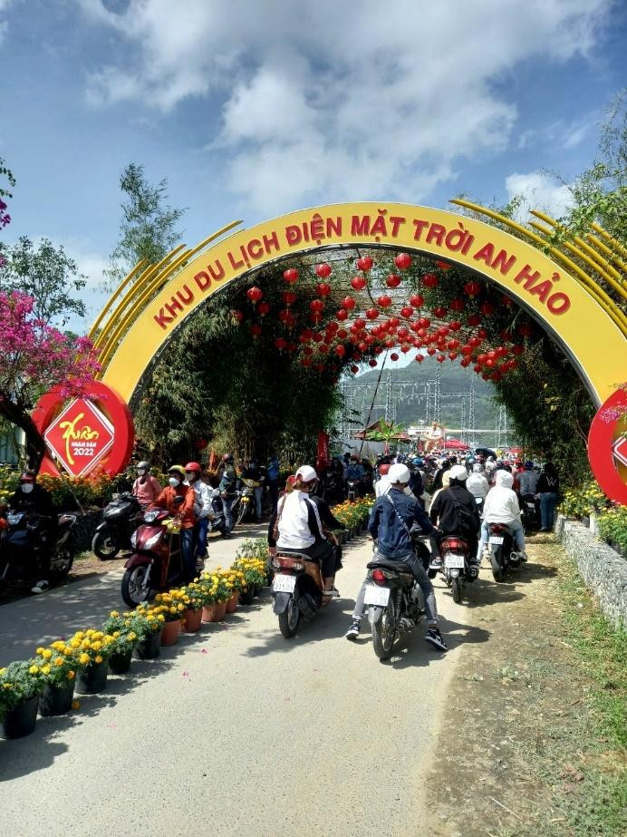 Chen chân để vào được thánh địa du lịch ĐMT