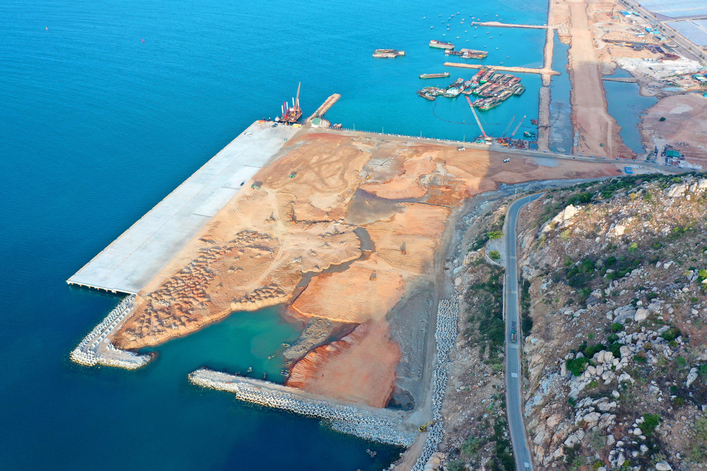 Dự án Cảng biển tổng hợp Cà Ná giai đoạn 1 do Trungnam Group làm chủ đầu tư