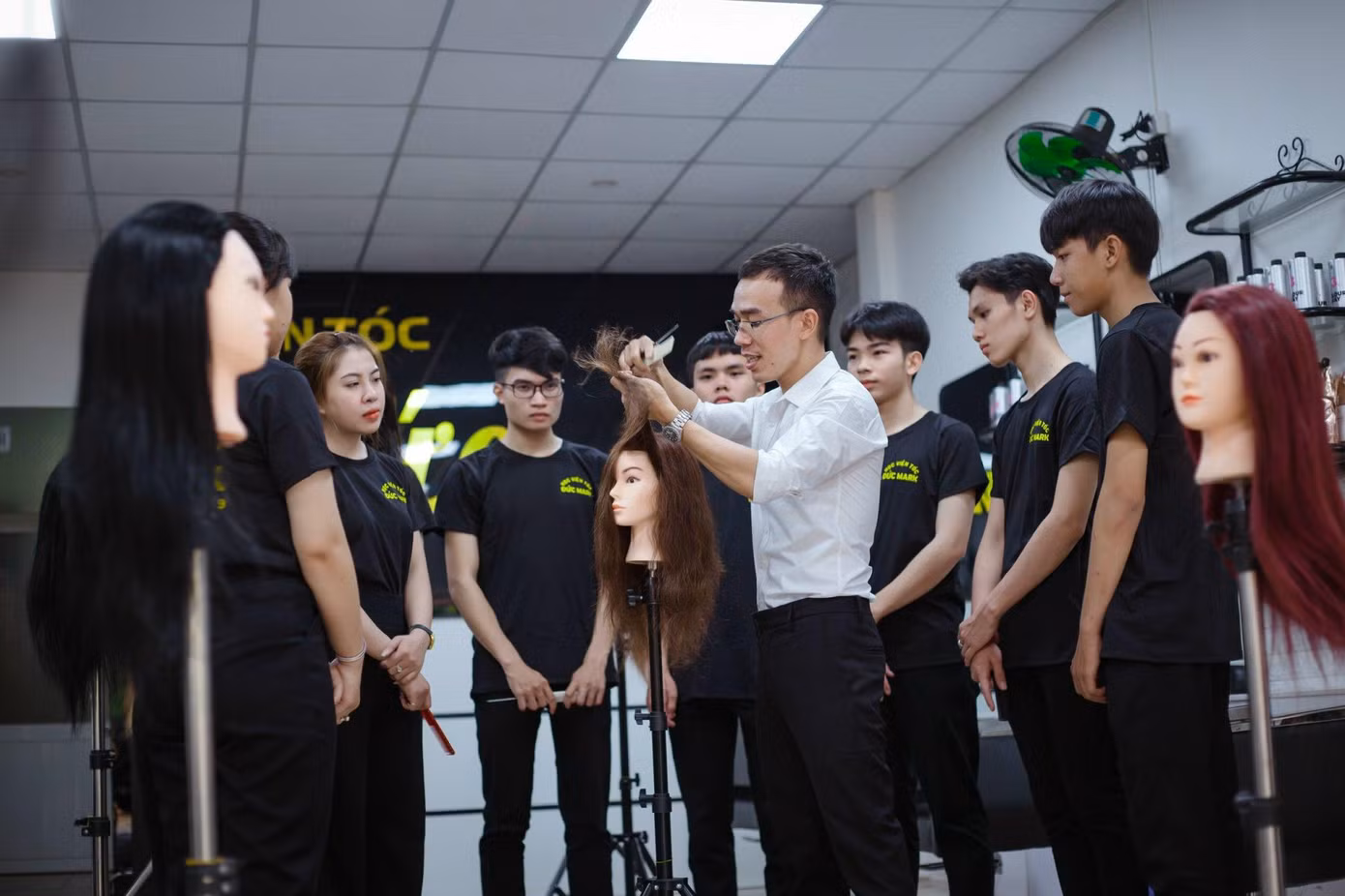 Các học viên được trực tiếp anh Đức hướng dẫn, đào tạo Các học viên được trực tiếp anh Đức hướng dẫn, đào tạo