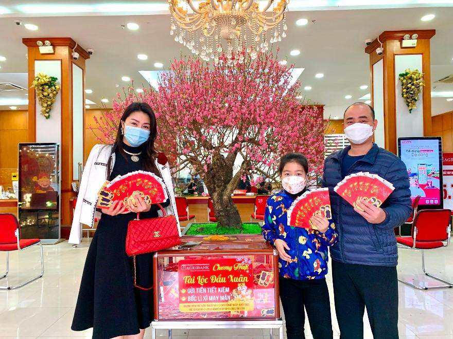 Không khí nhộn nhịp trong ngày làm việc đầu tiên tại Agribank Chi nhánh Bắc Giang