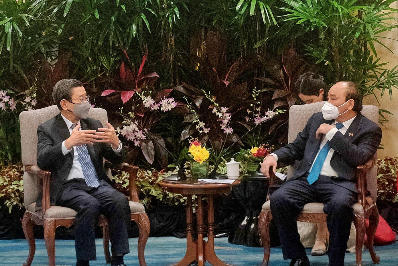 Chủ tịch nước Nguyễn Xuân Phúc tiếp xúc và làm việc với Tập đoàn CapitaLand trong việc thúc đẩy phát triển kinh tế - xã hội nước nhà, qua đó góp phần tô điểm cuộc sống và nâng tầm cộng đồng