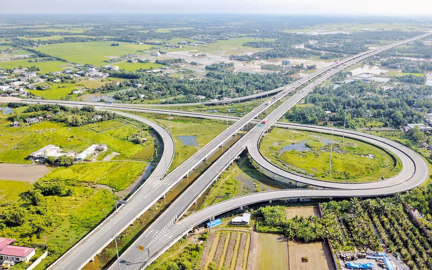 Sự đầu tư mạnh mẽ về hạ tầng giúp bất động sản Long An “bứt tốc” Sự đầu tư mạnh mẽ về hạ tầng giúp bất động sản Long An “bứt tốc”