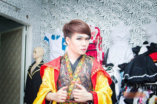 Loạt ảnh Quân Kun mặc cổ trang được nghi quảng cáo cho game. Ảnh: FB. Loạt ảnh Quân Kun mặc cổ trang được nghi quảng cáo cho game. Ảnh: FB