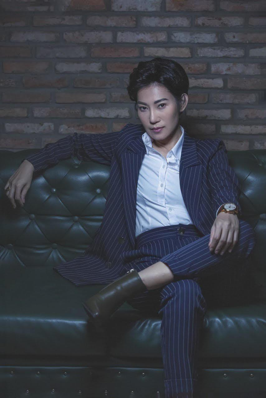 Ong chúa trong phim là người song tính.