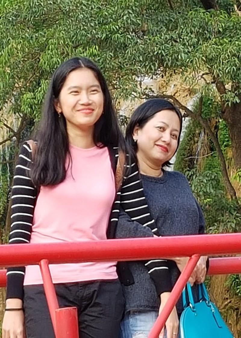 Vợ và con gái NSND Trung Anh.