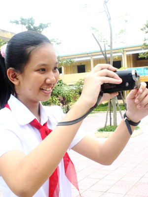 Hiền với niềm đam mê quay phim ngoài giờ học Ảnh: Nguyễn Huy