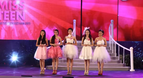 Lọt vào top 5 ứng xử đêm Chung kết là Nguyễn Ánh Thơ (SBD 1033), Cao Thanh Thảo My (60), Lê Minh Thy Thơ (1019), Bùi Thanh Hà (226) và Nguyễn Bích Khanh (1573)