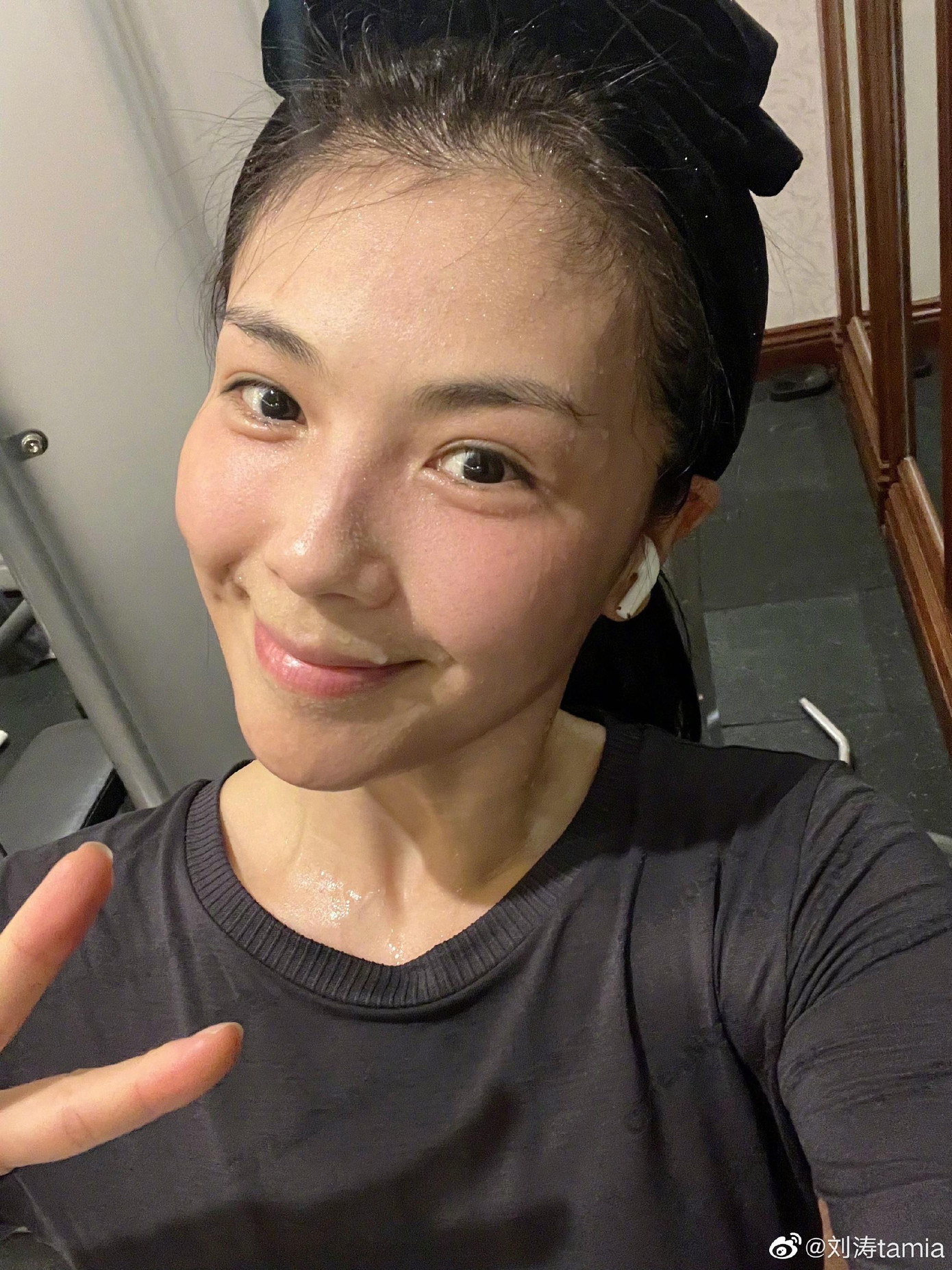 Bức ảnh mặt mộc do Lưu Đào đăng trên trang cá nhân hôm 10/4. Cô khiến dân mạng trầm trồ trước làn da hồng hào, mịn màng.