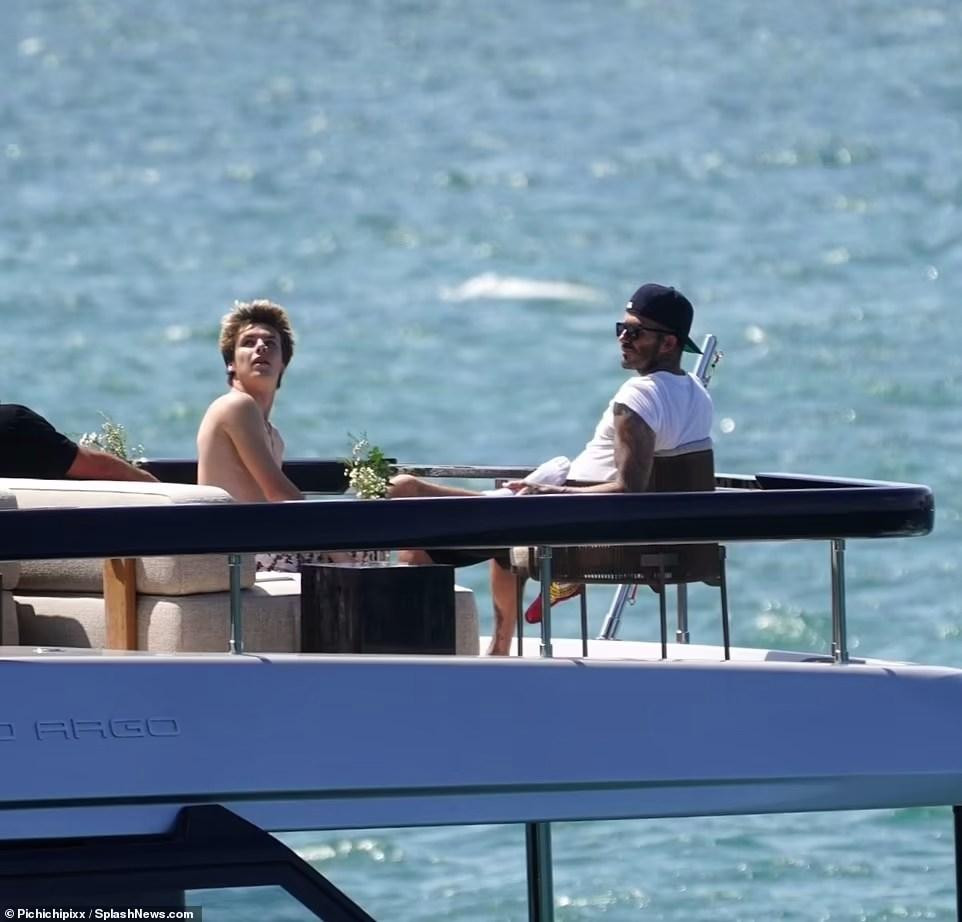 Tuy nhiên, xét về độ nam tính, cường tráng, Cruz còn phải phấn đấu nhiều mới có thể đạt đến đỉnh cao phong độ như David.