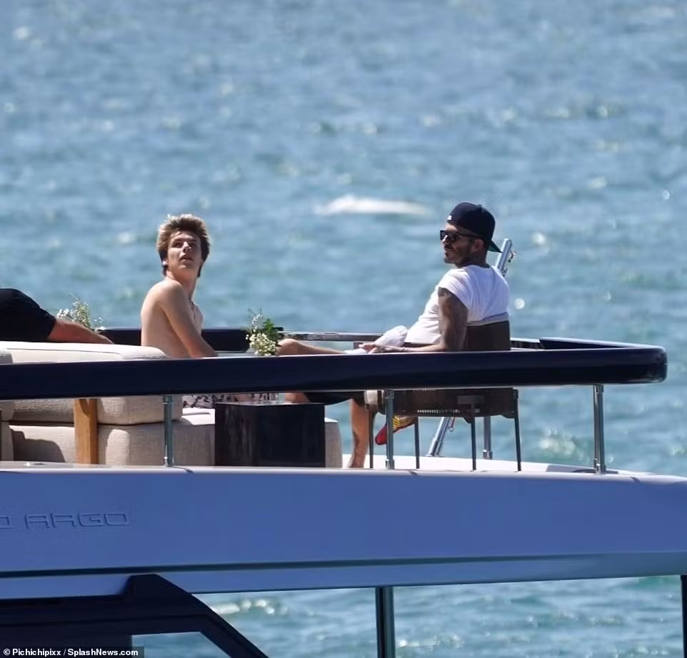 Tuy nhiên, xét về độ nam tính, cường tráng, Cruz còn phải phấn đấu nhiều mới có thể đạt đến đỉnh cao phong độ như David.