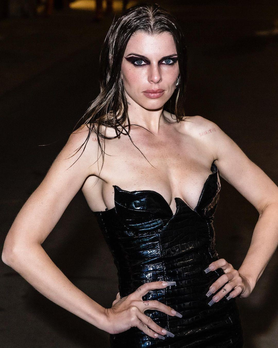 Hiện tại, ngoài xuất hiện trên một số show thời trang và hoạt động trên mạng xã hội, Julia không để lại nhiều dấu ấn ở mảng phim ảnh.