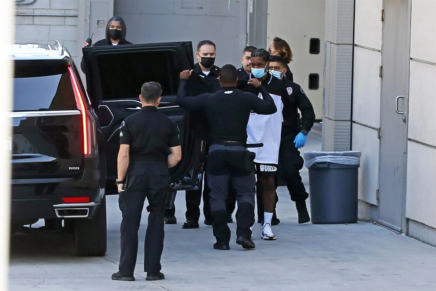 Số tiền bảo lãnh để tại ngoại cho nam rapper là 550.000 USD.