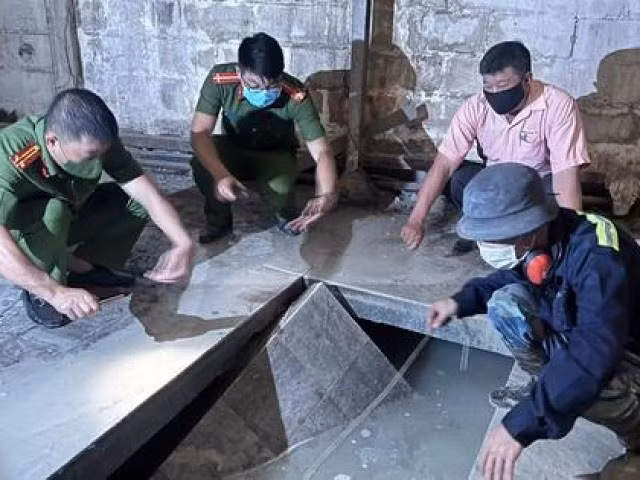 Cơ quan chức năng đang điều tra làm rõ xí nghiệp xả chất thải nguy hại ra môi trường. Bong den Dien Quang anh 1