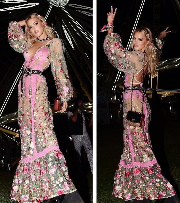 Trong cuộc phỏng vấn với Maxim hồi đầu năm, mẫu nội y 9x đã chia sẻ về sự thoải mái của mình khi phô bày cơ thể trước ống kính. Cô khẳng định thích vẻ đẹp sexy cũng như khoe "da thịt".