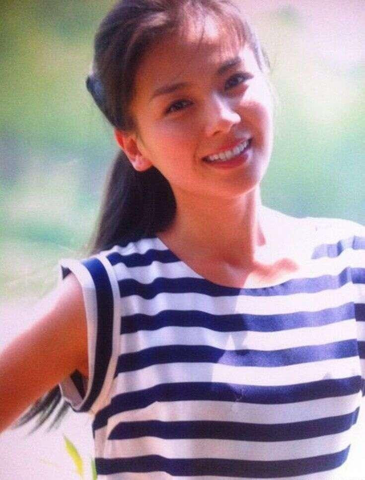 Lưu Đào sinh năm 1978 là diễn viên nổi tiếng Trung Quốc. Cô bước chân vào showbiz năm 2000 với vai trò người mẫu quảng cáo thương mại. Cùng năm, người đẹp 7x có vai diễn đầu tay là Hạnh Tử trong "Những cô con dâu nhà họ Khang".