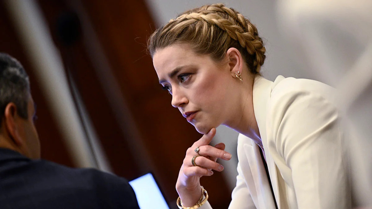 Amber bị chẩn đoán mắc hai chứng rối loạn nhân cách. Amber bị chẩn đoán mắc hai chứng rối loạn nhân cách.