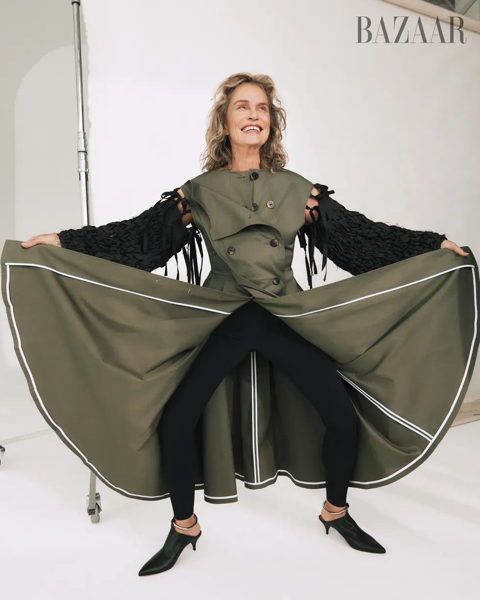 Lauren Hutton (sinh ngày 17/11/1943) là người mẫu kiêm diễn viên Mỹ. Sinh ra và lớn lên ở miền Nam nước Mỹ, Lauren chuyển đến New York vào những năm 1960 để theo đuổi nghề người mẫu.