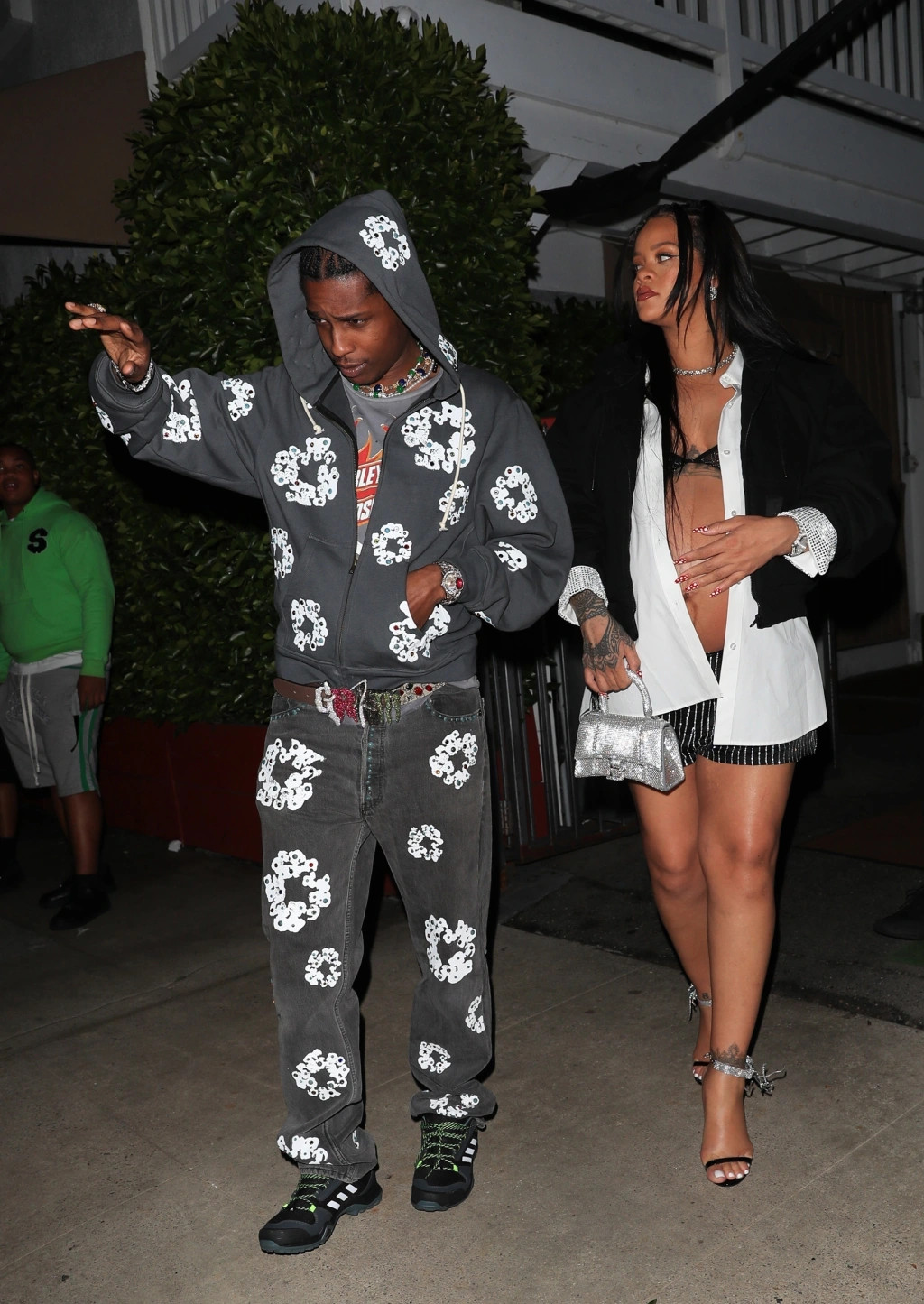 Rihanna được cho là đã rất buồn và căng thẳng khi bạn trai bị bắt.