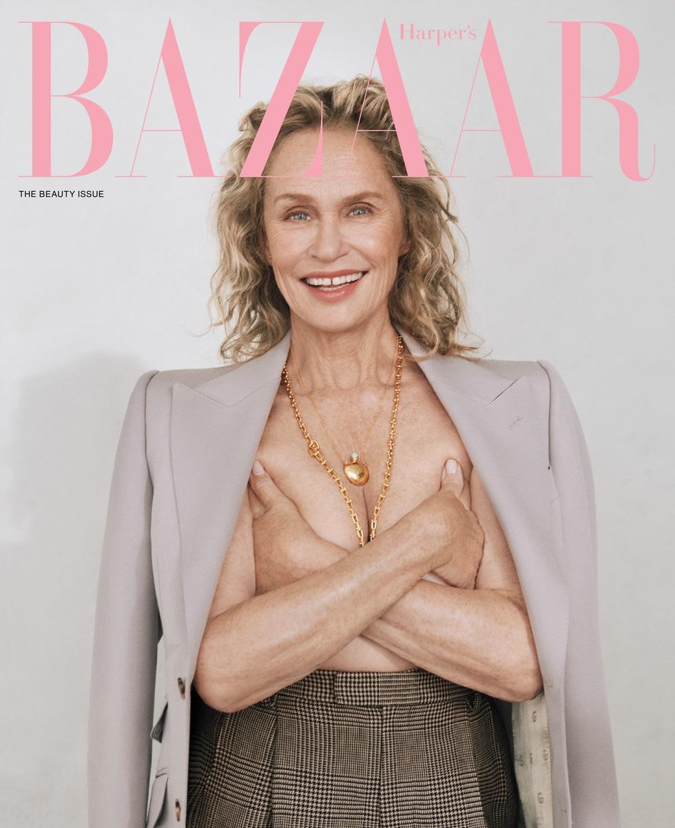 Mới đây, Harper's Bazaar tung bộ ảnh chụp Lauren Hutton trong vai trò gương mặt trang bìa của ấn bản May Beauty Issue. Trên trang bìa, siêu mẫu 78 tuổi xuất hiện với gương mặt rạng rỡ và tự tin phô ngực trần trong bộ trang phục thanh lịch.