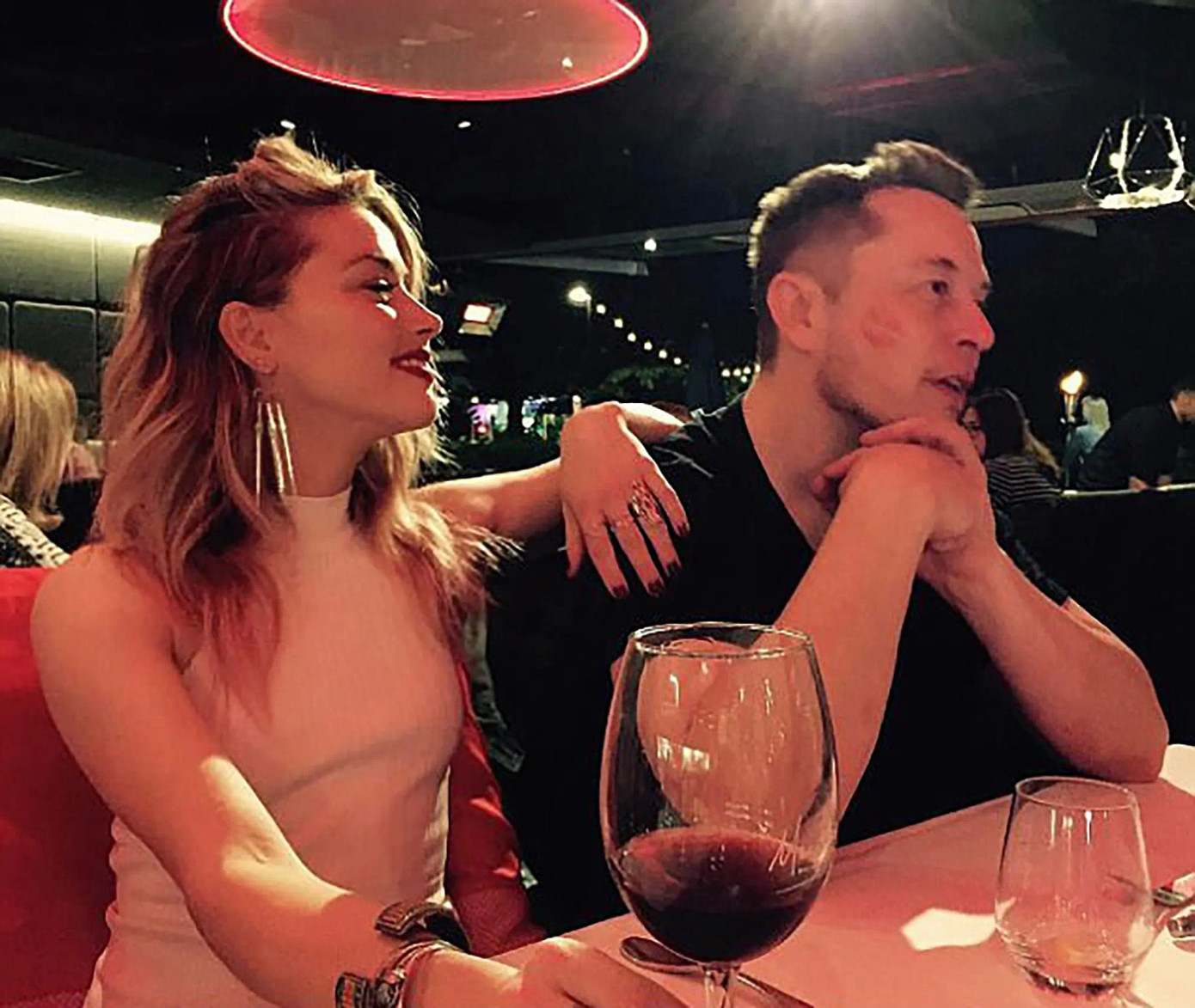 Luật sư của Elon Musk xác nhận vị tỷ phú không ra tòa làm chứng cho tình cũ.