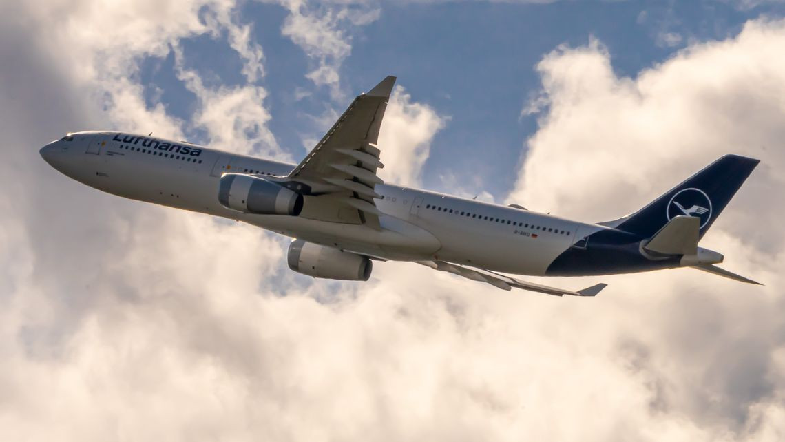 Hãng bay Lufthansa bị từ chối lời đề nghị tăng lương cho nhân viên.