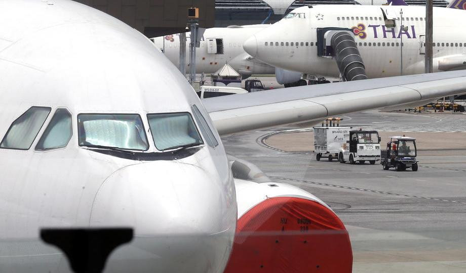 10 chuyến bay bị ảnh hưởng tại sân bay Chiang Mai sau khi sự cố xảy ra. 10 chuyến bay bị ảnh hưởng tại sân bay Chiang Mai sau khi sự cố xảy ra.