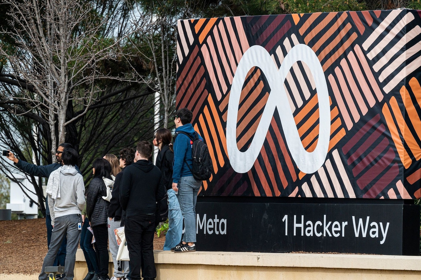 Nhiều người mất việc vì doanh nghiệp công nghệ thay đổi tầm nhìn chiến lược sau thời gian đại dịch. Nhiều người mất việc vì doanh nghiệp công nghệ thay đổi tầm nhìn chiến lược sau thời gian đại dịch.