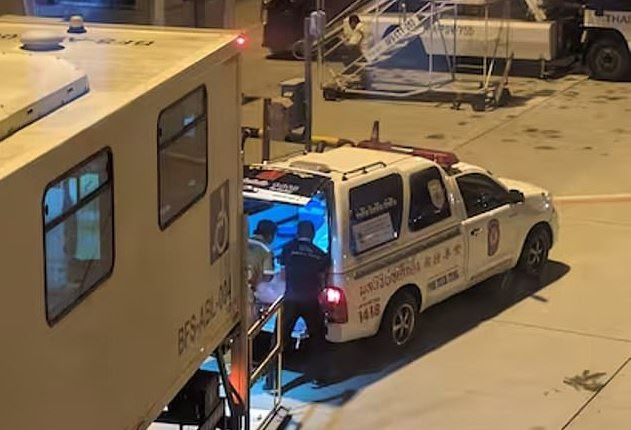 Hành khách yếu dần khi máy bay của Lufthansa cất cánh. Hành khách yếu dần khi máy bay của Lufthansa cất cánh.