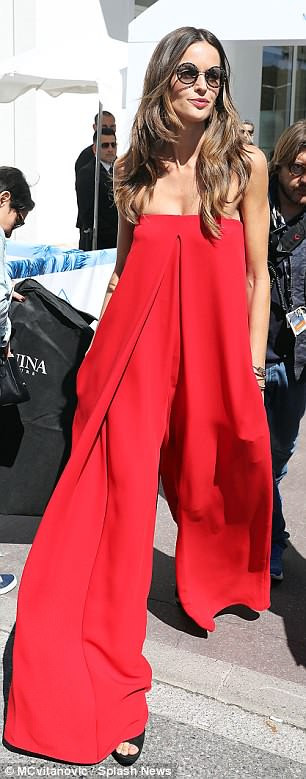 Izabel Goulart mặc jumpsuit đỏ sáng rực, gây sốt tại Cannes ảnh 4
