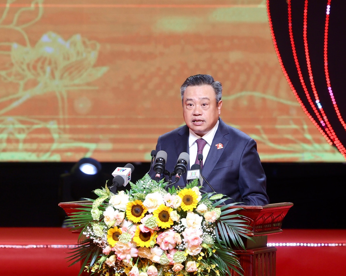 Chủ tịch UBND thành phố Hà Nội Trần Sỹ Thanh phát biểu tại hội nghị. Ảnh: Viết Thành.