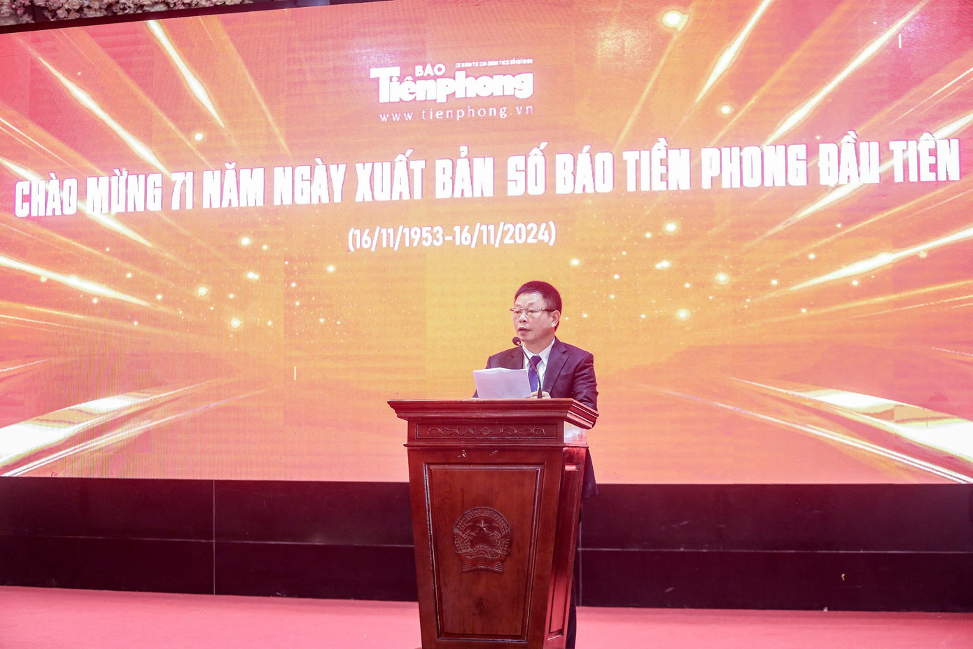 Tổng Biên tập báo Tiền Phong Phùng Công Sưởng phát biểu tại buổi lễ. Ảnh: Duy Phạm.