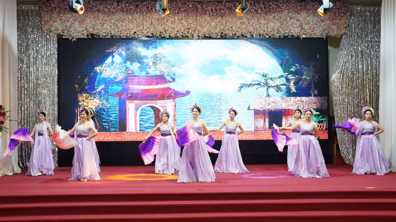 Các tiết mục văn nghệ của đoàn viên, thanh niên, cán bộ, người lao động báo Tiền Phong tại lễ kỷ niệm. Ảnh: Hoàng Mạnh Thắng. Các tiết mục văn nghệ của đoàn viên, thanh niên, cán bộ, người lao động báo Tiền Phong tại lễ kỷ niệm. Ảnh: Hoàng Mạnh Thắng.