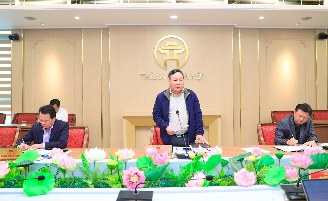 Phó Bí thư Thường trực Thành ủy Hà Nội Nguyễn Văn Phong phát biểu kết luận hội nghị. Ảnh: Viết Thành.