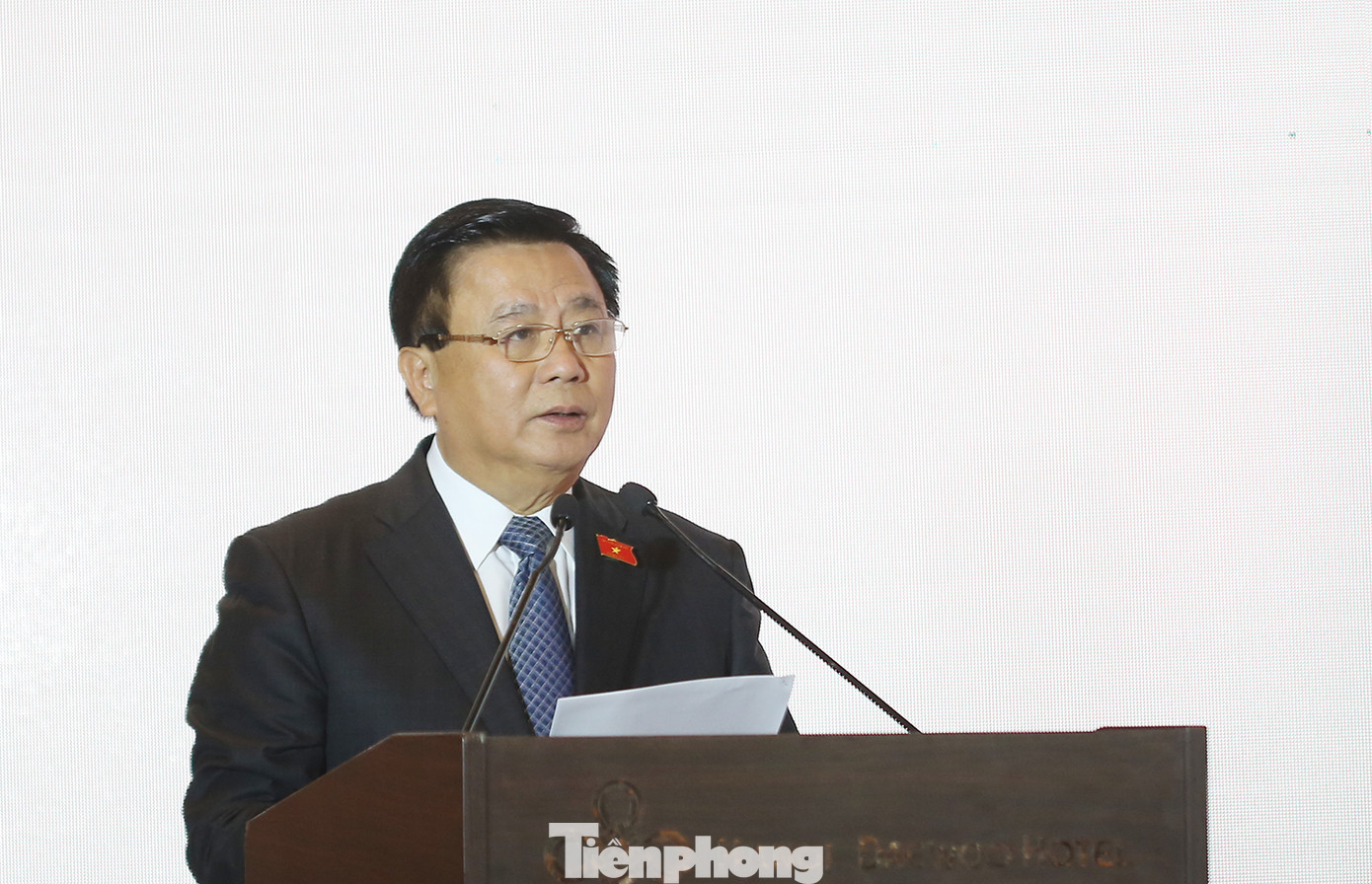 GS.TS Nguyễn Xuân Thắng - Uỷ viên Bộ Chính trị, Giám đốc Học viện Chính trị quốc gia Hồ Chí Minh phát biểu tại hội thảo. Ảnh: Trường Phong. GS.TS Nguyễn Xuân Thắng - Uỷ viên Bộ Chính trị, Giám đốc Học viện Chính trị quốc gia Hồ Chí Minh phát biểu tại hội thảo. Ảnh: Trường Phong.