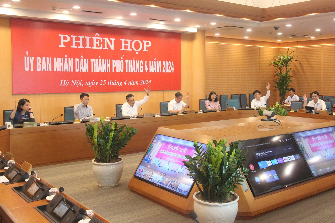 Phiên họp biểu quyết thông qua đề án sắp xếp đơn vị hành chính cấp xã giai đoạn 2023-2025 của thành phố. Ảnh: PV. Phiên họp biểu quyết thông qua đề án sắp xếp đơn vị hành chính cấp xã giai đoạn 2023-2025 của thành phố. Ảnh: PV.