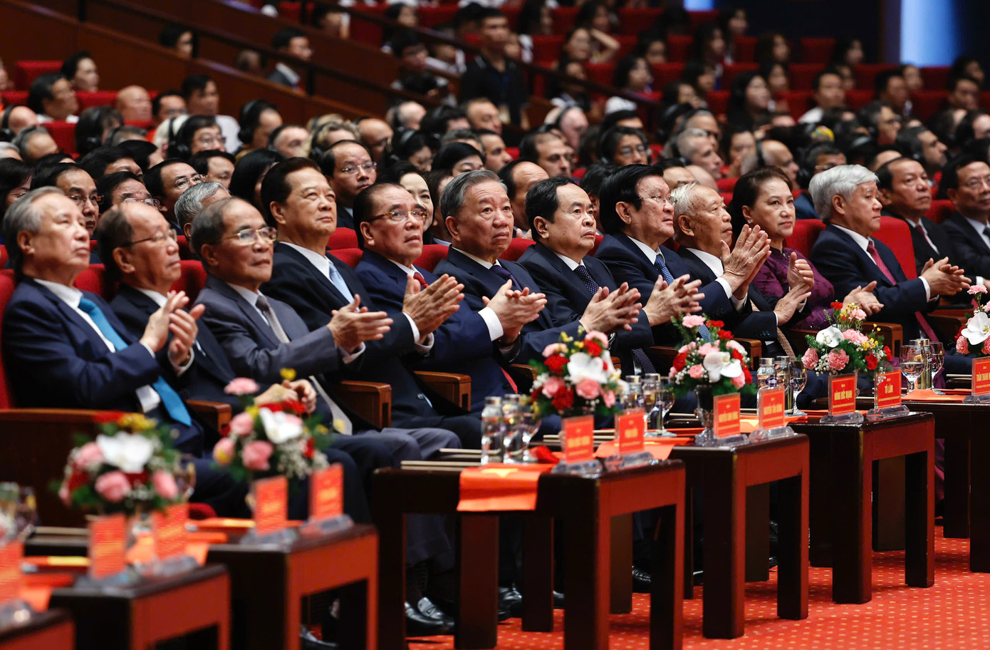 Tổng Bí thư, Chủ tịch nước Tô Lâm cùng lãnh đạo, nguyên lãnh đạo Đảng, Nhà nước dự lễ kỷ niệm. Ảnh: Như Ý.