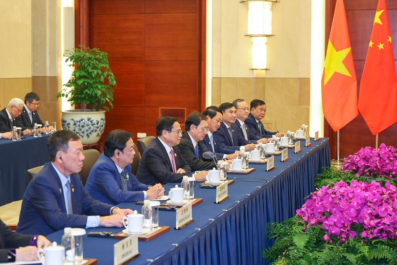 Thủ tướng Chính phủ Phạm Minh Chính hội đàm với Thủ tướng Quốc vụ viện Trung Quốc Lý Cường. Ảnh: Nhật Bắc.