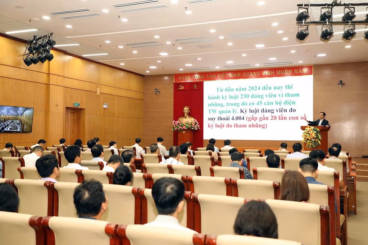Toàn cảnh hội nghị tại Đảng uỷ Khối các cơ quan T.Ư. (Ảnh: PV)