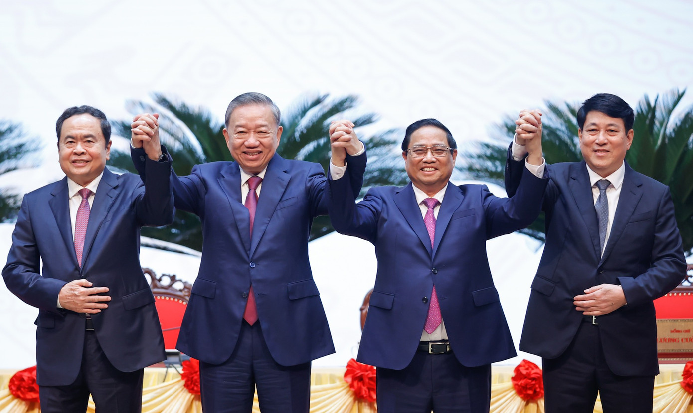 Thủ tướng Chính phủ Phạm Minh Chính, Chủ tịch Quốc hội Trần Thanh Mẫn, Thường trực Ban Bí thư Lương Cường chúc mừng Tổng Bí thư, Chủ tịch nước Tô Lâm. Ảnh: TTXVN. Thủ tướng Chính phủ Phạm Minh Chính, Chủ tịch Quốc hội Trần Thanh Mẫn, Thường trực Ban Bí thư Lương Cường chúc mừng Tổng Bí thư, Chủ tịch nước Tô Lâm. Ảnh: TTXVN.