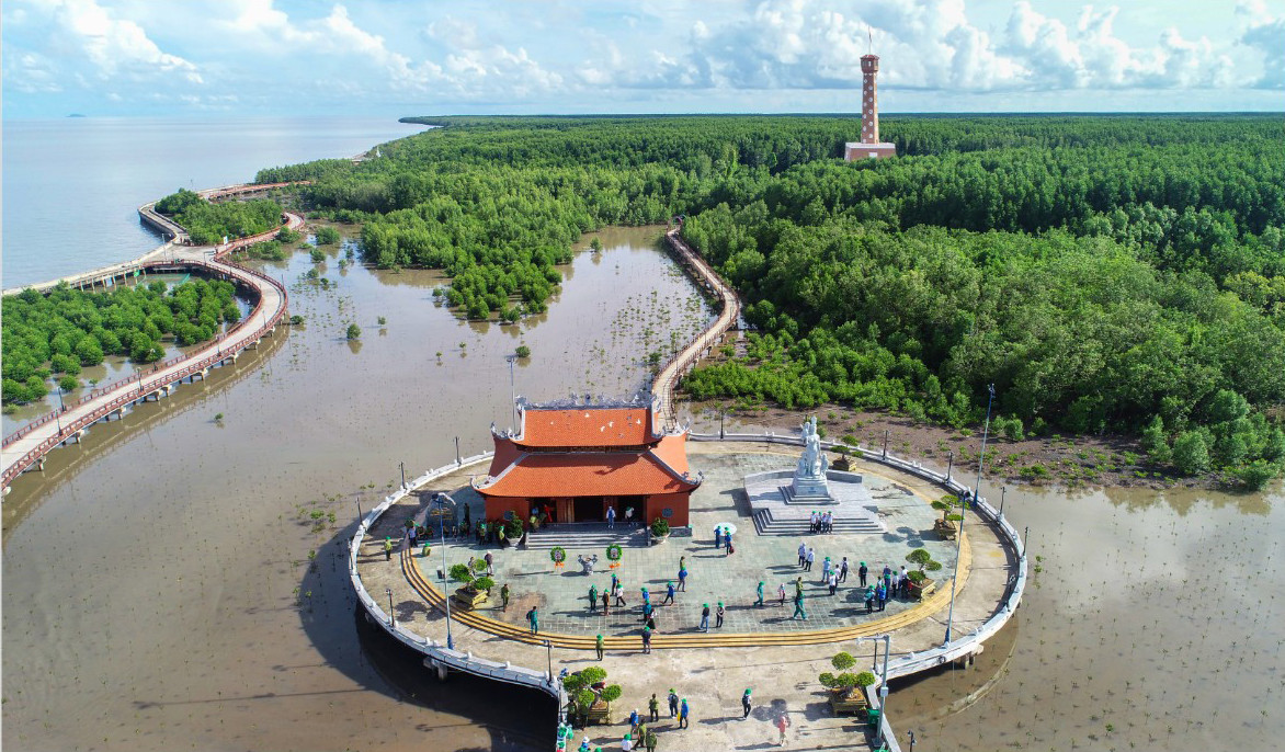 Trong chuyến hành trình khám phá vùng đất cuối trời Tổ quốc, Công viên Văn hóa du lịch Mũi Cà Mau là một “điểm son” cần phải dừng chân của mỗi du khách. Ảnh: Văn Dũng.