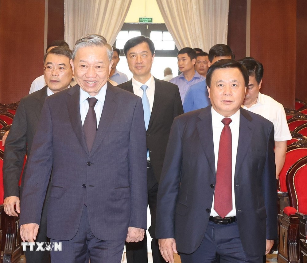 Tổng Bí thư, Chủ tịch nước Tô Lâm đến dự khai giảng Lớp bồi dưỡng kiến thức cán bộ quy hoạch Ủy viên T.Ư Đảng khóa XIV. Ảnh: Trí Dũng/TTXVN. Tổng Bí thư, Chủ tịch nước Tô Lâm đến dự khai giảng Lớp bồi dưỡng kiến thức cán bộ quy hoạch Ủy viên T.Ư Đảng khóa XIV. Ảnh: Trí Dũng/TTXVN.