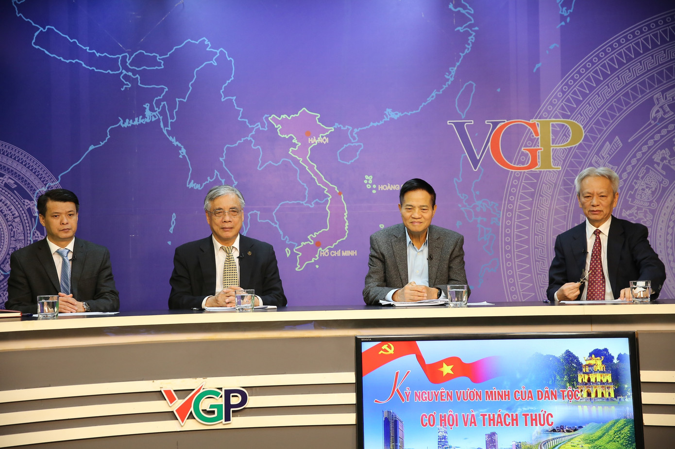 Các chuyên gia trao đổi tại tọa đàm. Ảnh: VGP. Các chuyên gia trao đổi tại tọa đàm. Ảnh: VGP.