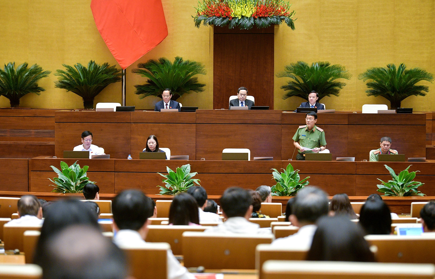 Bộ trưởng Bộ Công an Lương Tam Quang phát biểu giải trình, tiếp thu các ý kiến của Đại biểu Quốc hội. Ảnh: Quochoi.vn