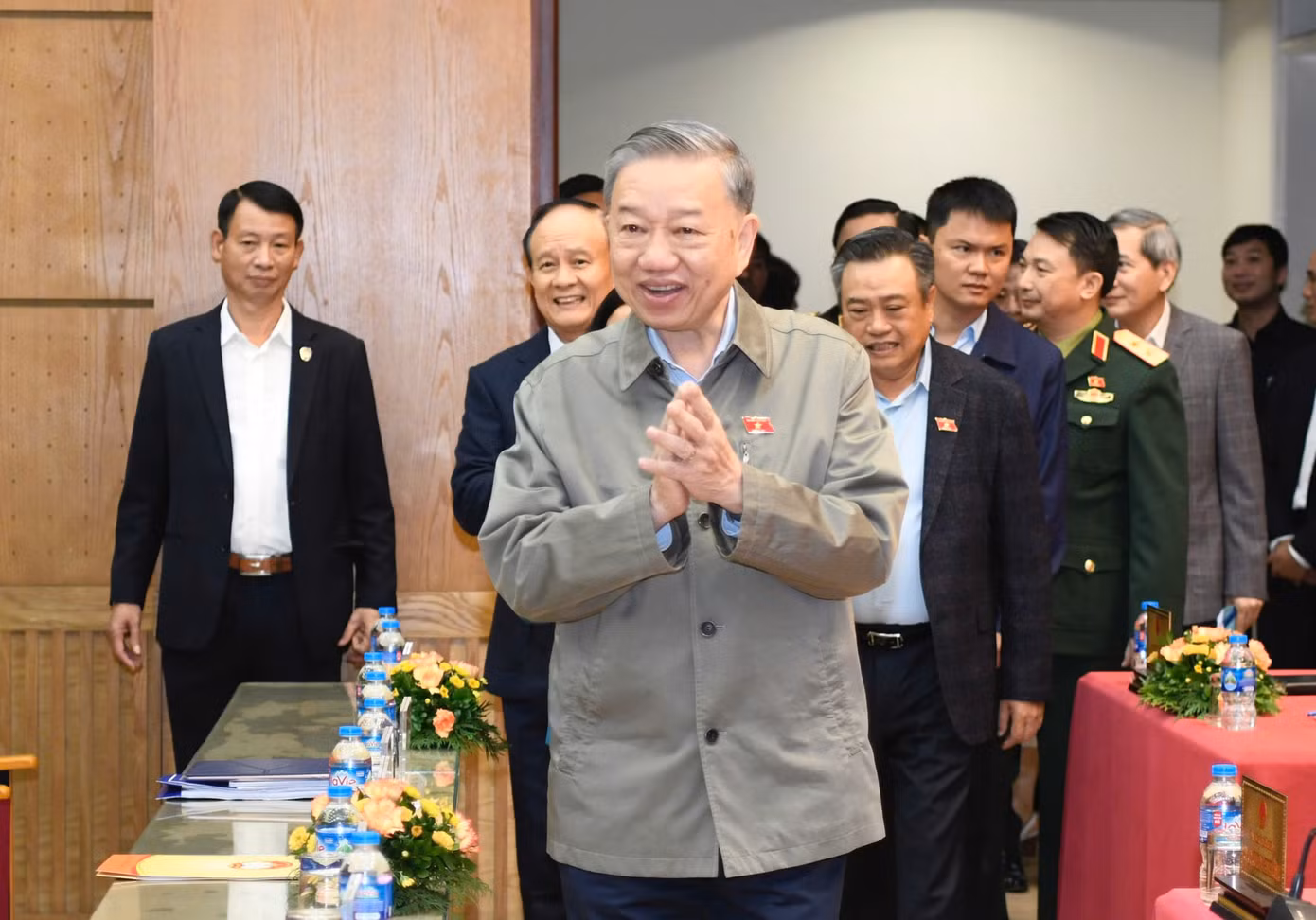 Tổng Bí thư Tô Lâm tiếp xúc cử tri thành phố Hà Nội (quận Ba Đình, Đống Đa, Hai Bà Trưng) sau Kỳ họp thứ 8 Quốc hội khoá XV. Ảnh: Như Ý.