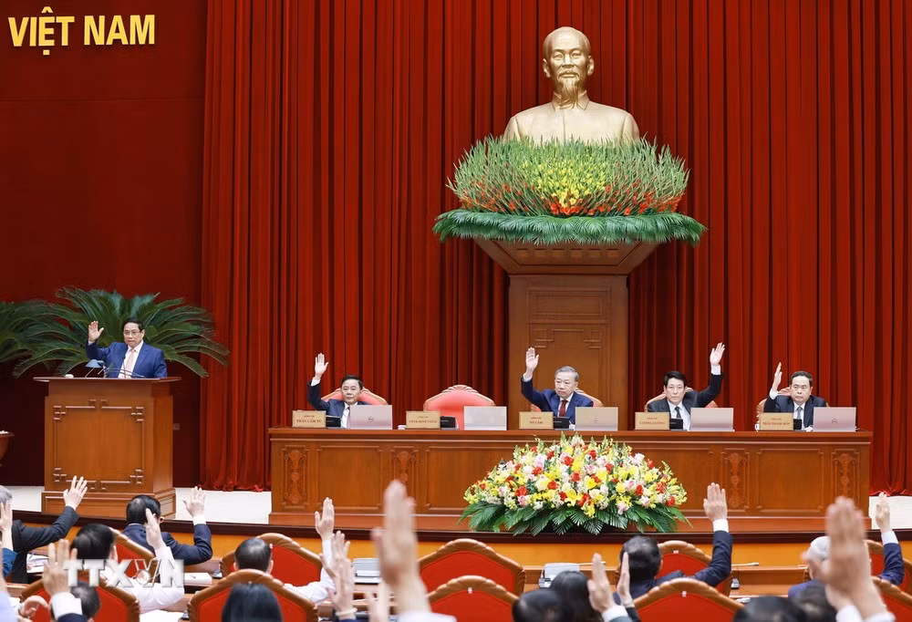 Các đại biểu thông qua chương trình hội nghị. Ảnh: TTXVN.