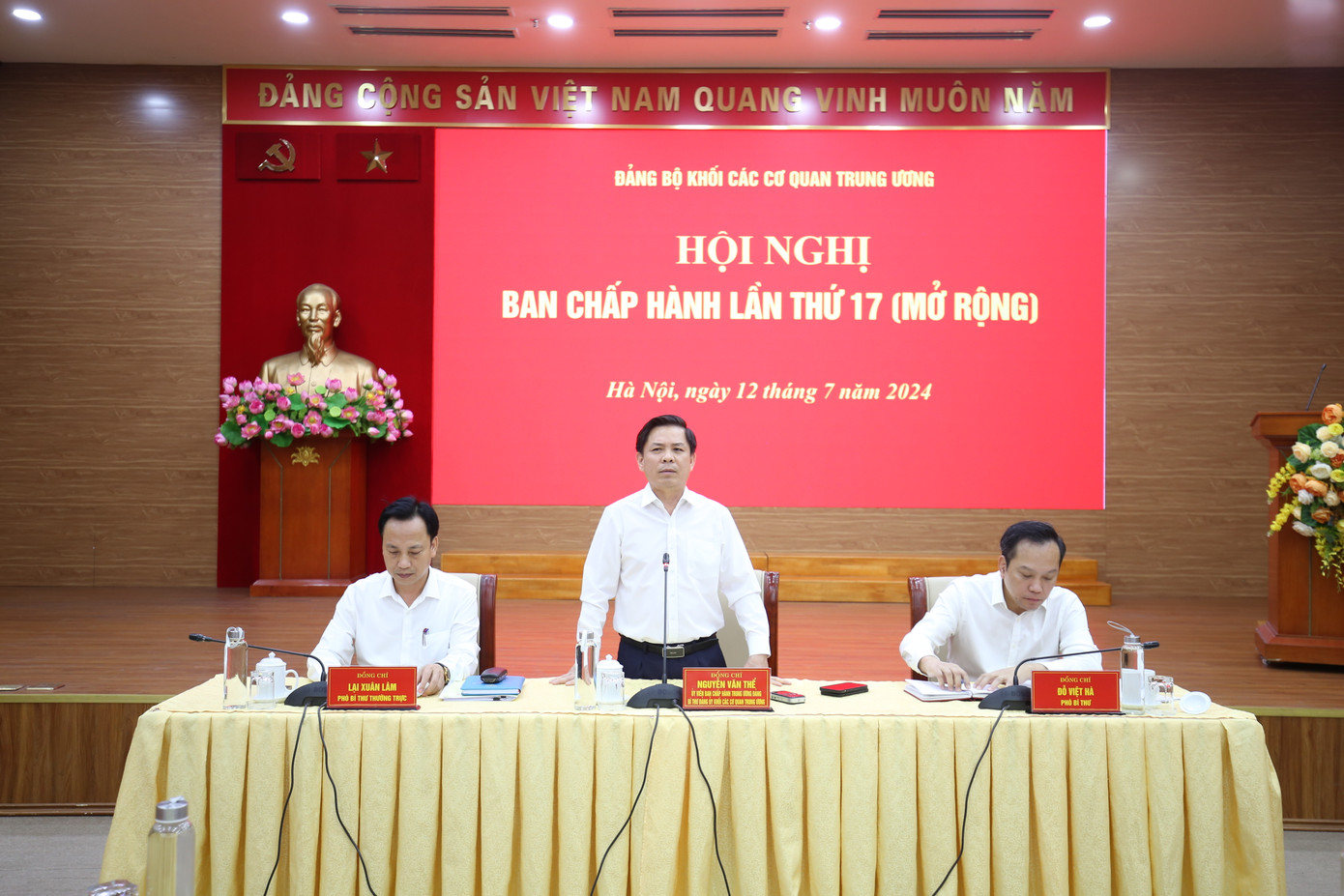 Bí thư Đảng ủy Khối các cơ quan T.Ư Nguyễn Văn Thể phát biểu tại hội nghị. (Ảnh: PV)